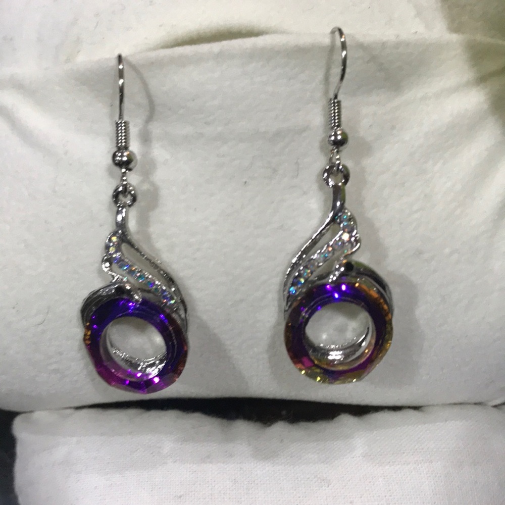 3/25$ Gorgeous multicolored dangle earrings
